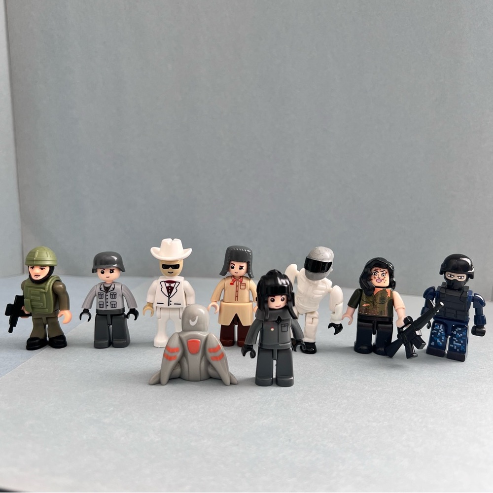 Random Minifigures Bundle - Picture 1 of 1